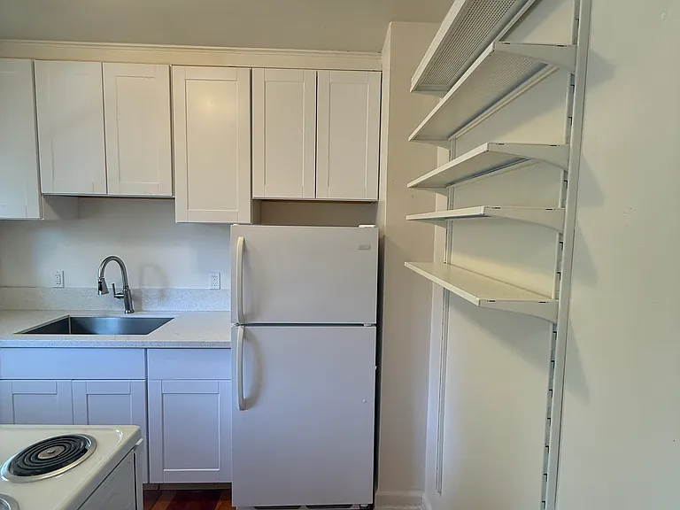 Kitchen, other view.