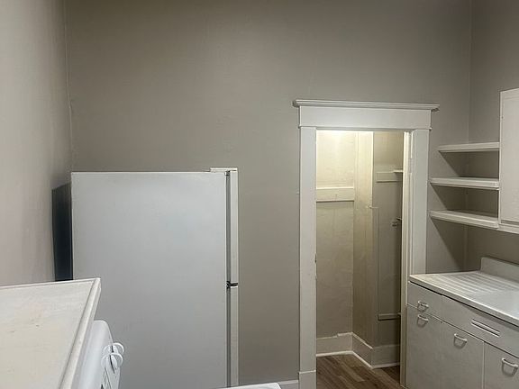 4th image of 24 N Linwood Ave