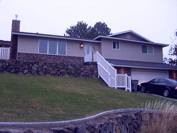 3rd image of 544 Meadows Dr S
