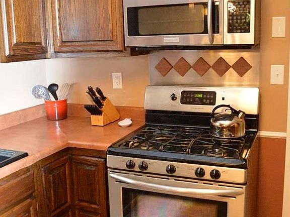 4th image of 4167 Greenview Ct