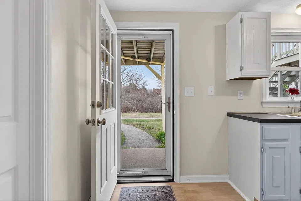 2 bed, 960 sqft, $2,300 — Photo 2