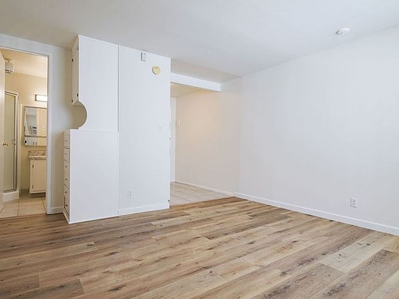 3rd image of 509 S Manhattan Pl APT 209