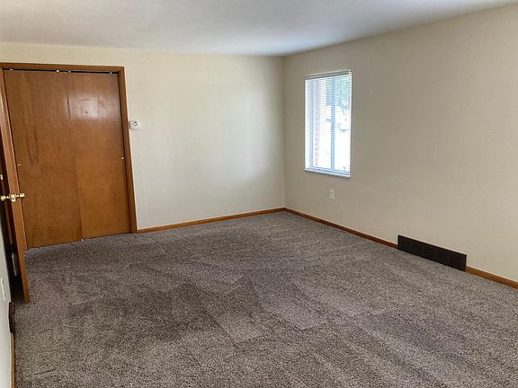 3rd image of 98 W Brentridge Ave