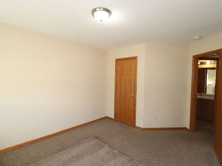 1607 Clover Dr — Photo 12