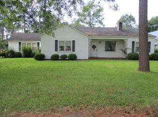 115 S Green St, Doerun, GA 31744
