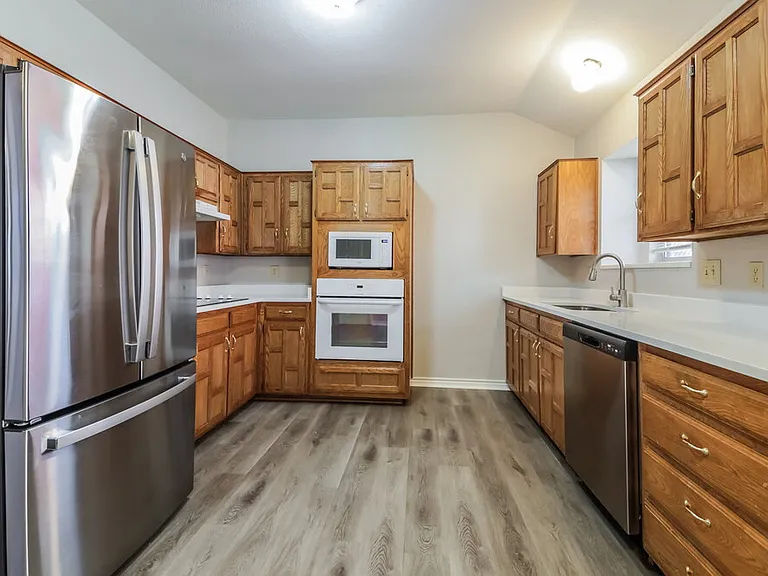 7605 Colfax Dr — Photo 9