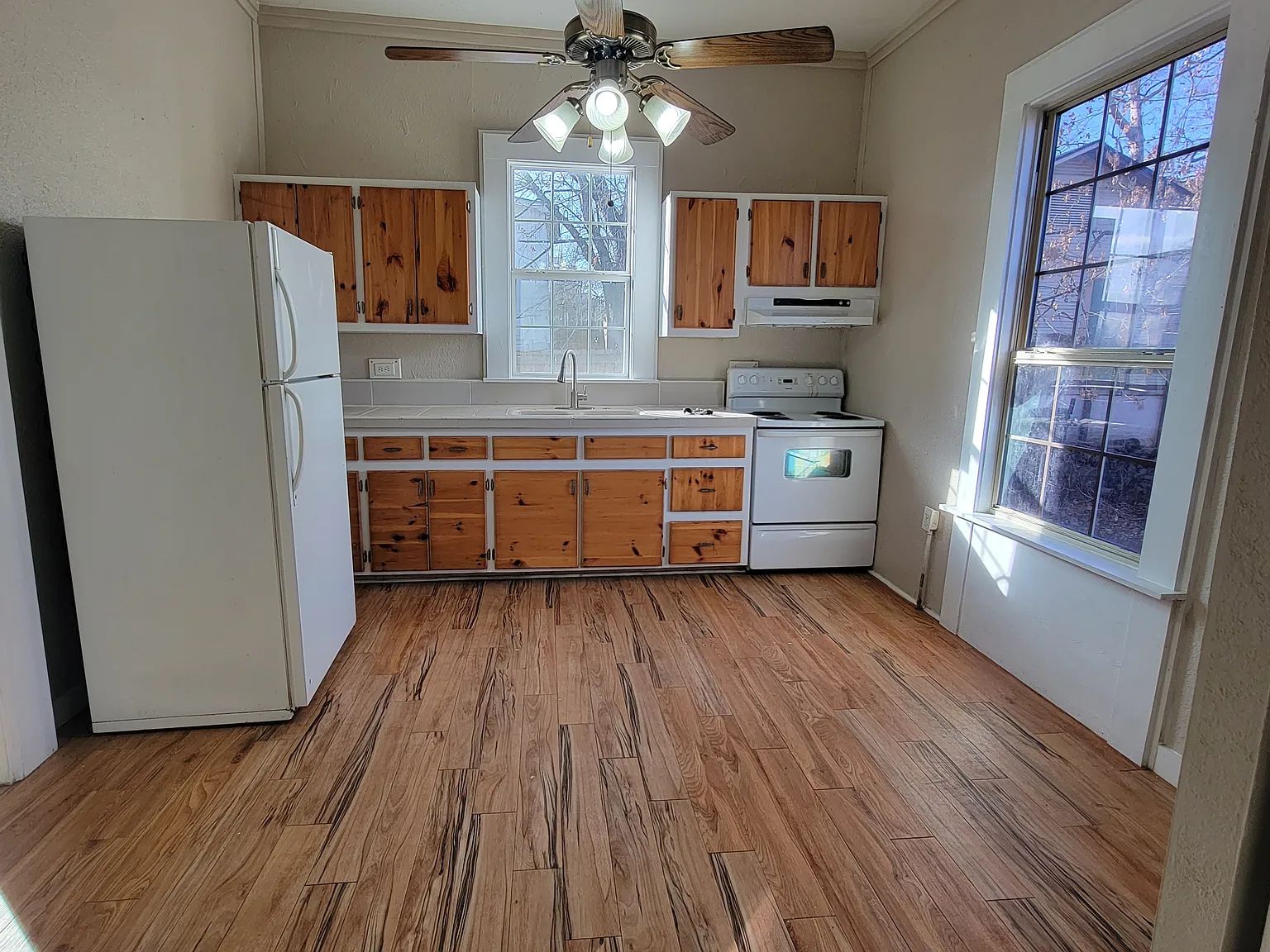 1 bed, 900 sqft, $995 — Photo 4