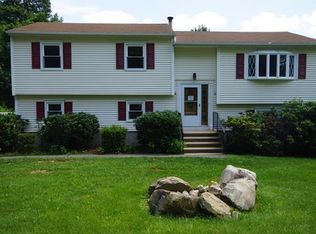 32 Buckshollow Rd, Mahopac, NY 10541