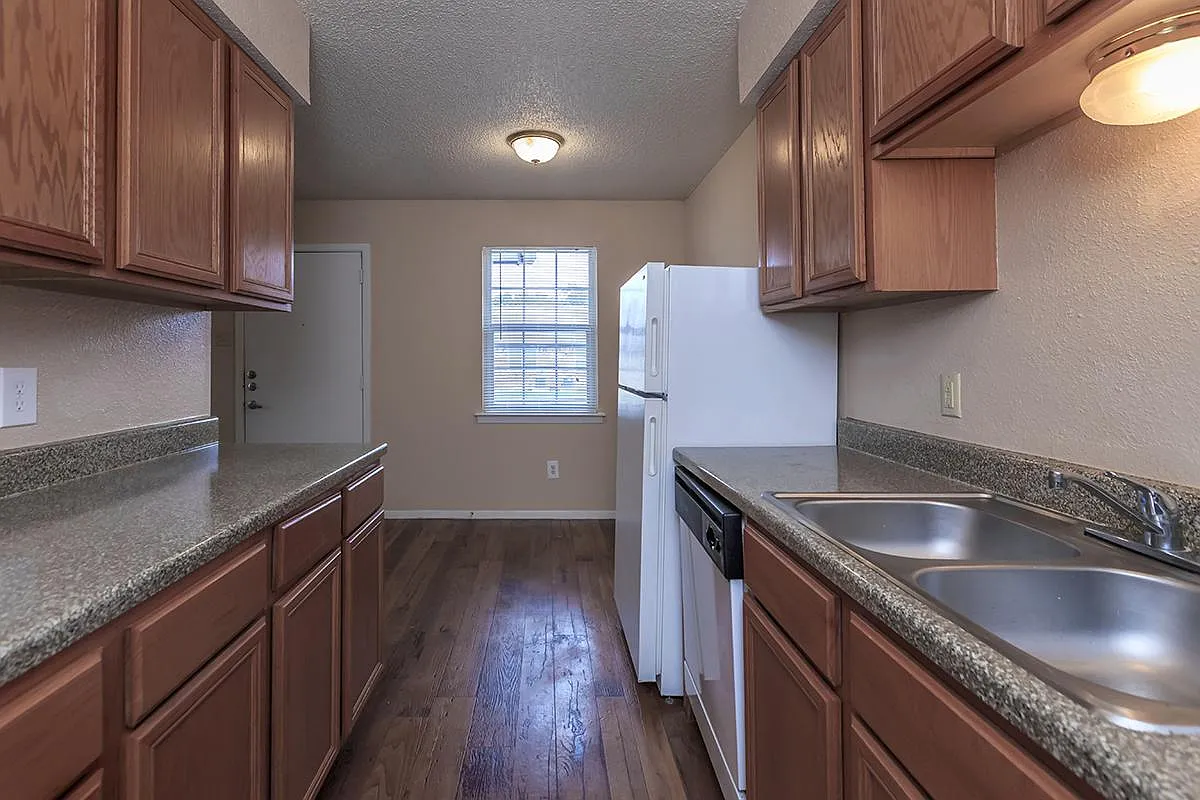 Preston Trace Apartments — Photo 1