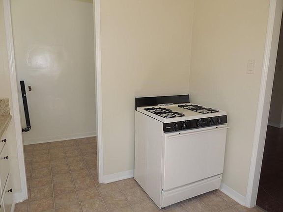 4th image of 2211 N Eucalyptus Ave