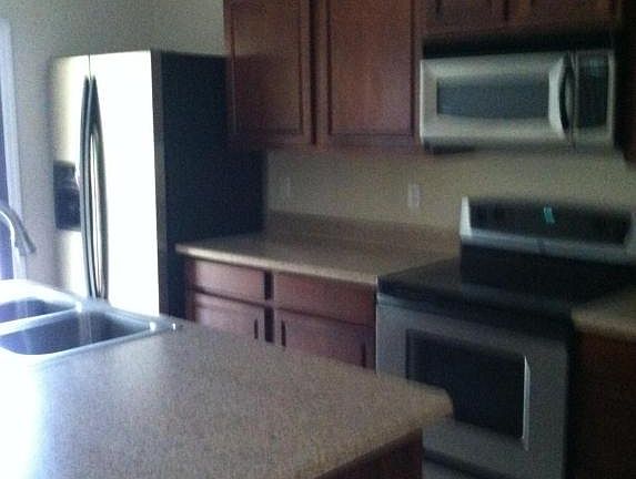 4th image of 604 Briar Way Ln