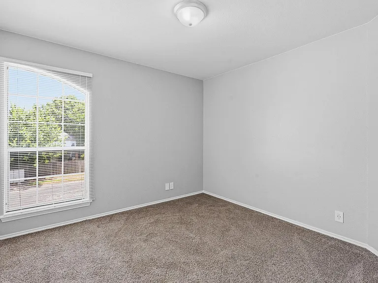 5003 Cleves St — Photo 15