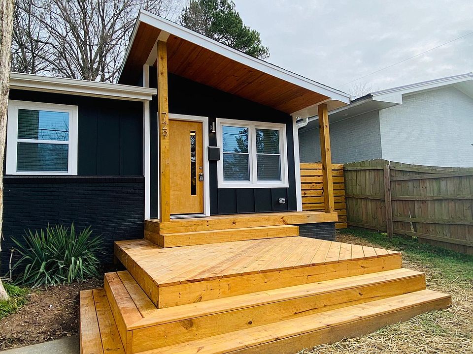 Grand front entry, great spot for a couple of outdoor rocking chair on the front porch or a spot to have a coffee in the morning.