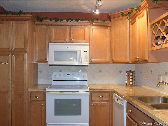 3rd image of 435 Lakeview Dr APT 102