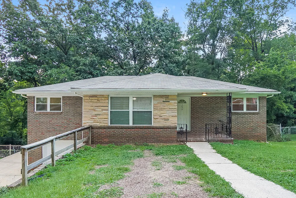 3 bed, 2.0 bath, 1296 sqft, $1,345 — Photo 1