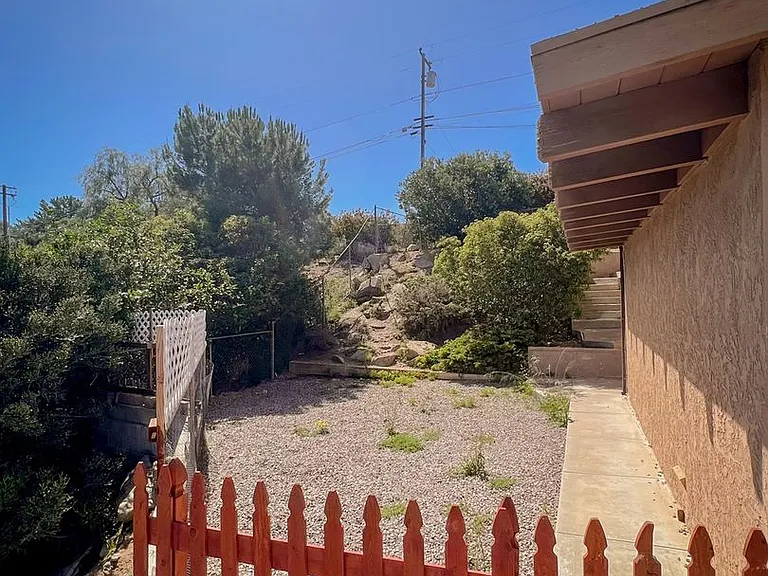913 Cycad Dr — Photo 8