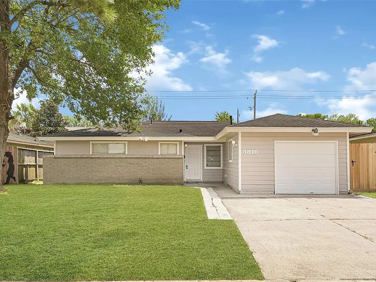 3816 Newton Dr — Photo 1