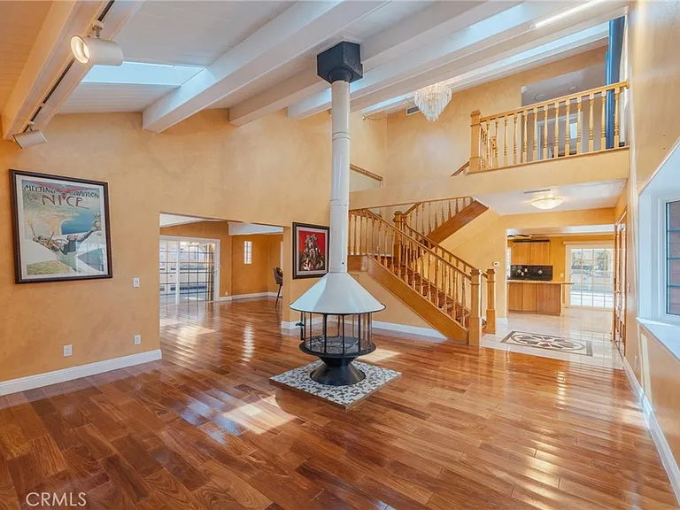 5562 Highland Ave — Photo 11