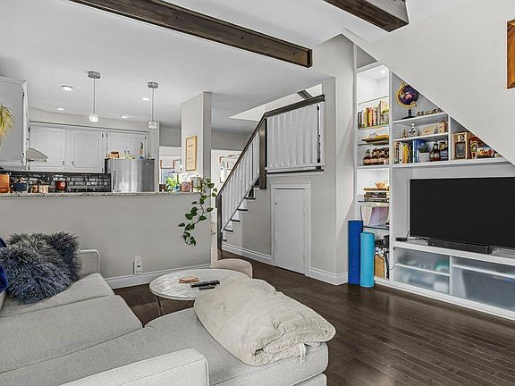 3rd image of 420 NW Squirrel St #9