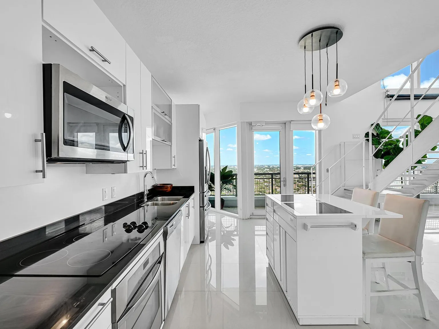 2 bed, 2.5 bath, 1270 sqft, $5,000 — Photo 4
