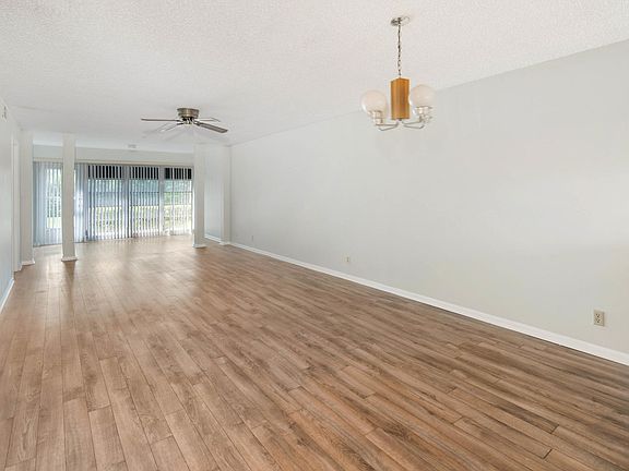 3rd image of 118 Palm Dr #17