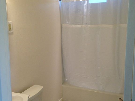 4th image of 707 W Crest Dr