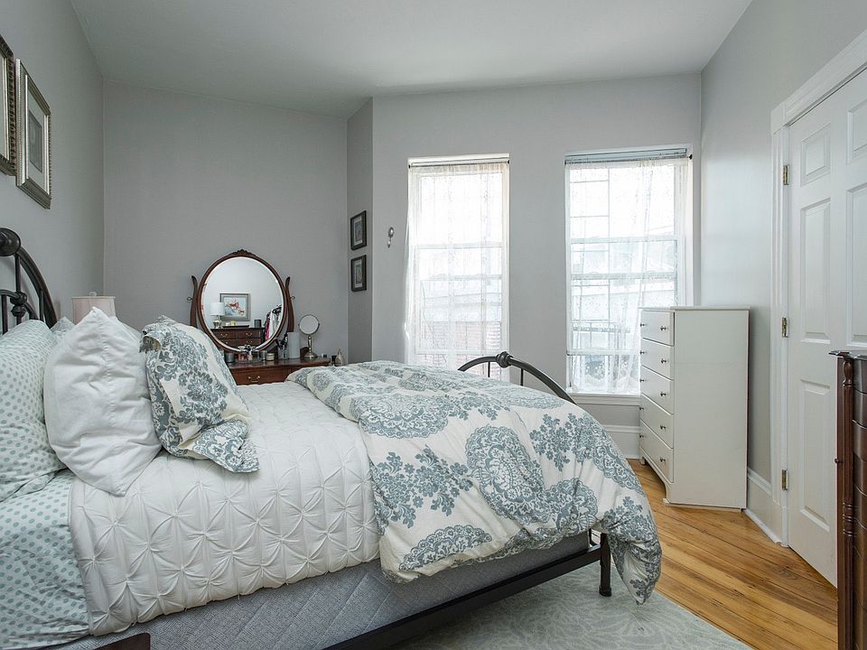 2nd image of 521 Beacon St #20B