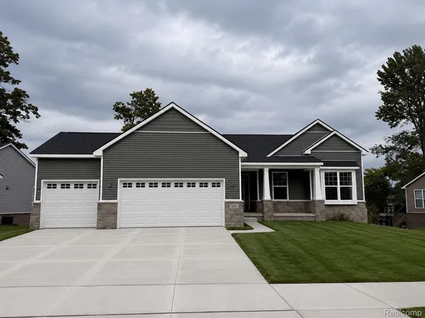 897 Preserve Ln, White Lake, MI 48386