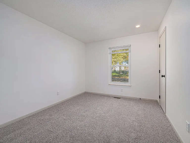 311 NE 101st Pl — Photo 11