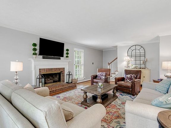 5th image of 181 Knollwood Dr