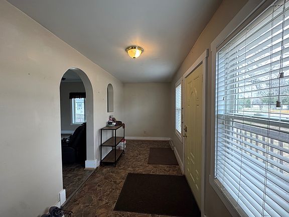 3rd image of 223 N Walnut St