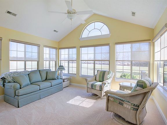 5th image of 2691 Chateau Dr