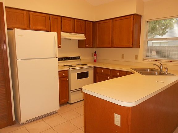 4th image of 125 Bristol Cir