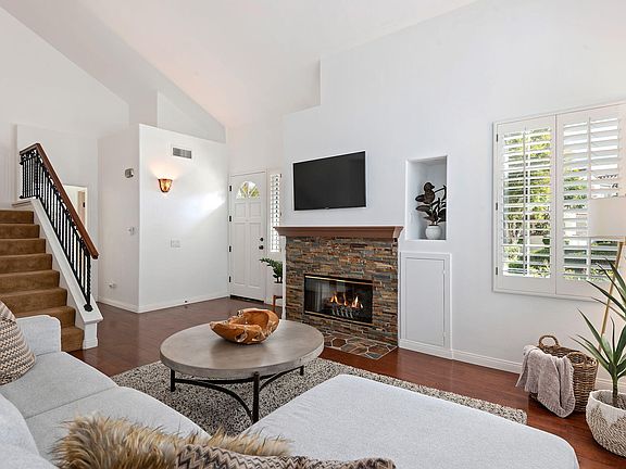 3rd image of 848 Calle Los Gatos
