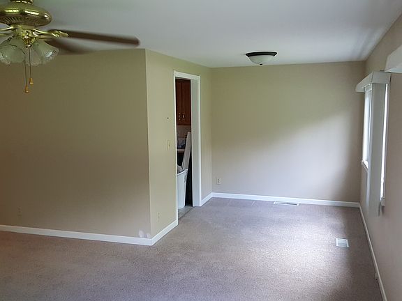 2nd image of 409 E Waupansie St