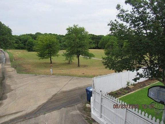 3rd image of 1705 Dakota Dr