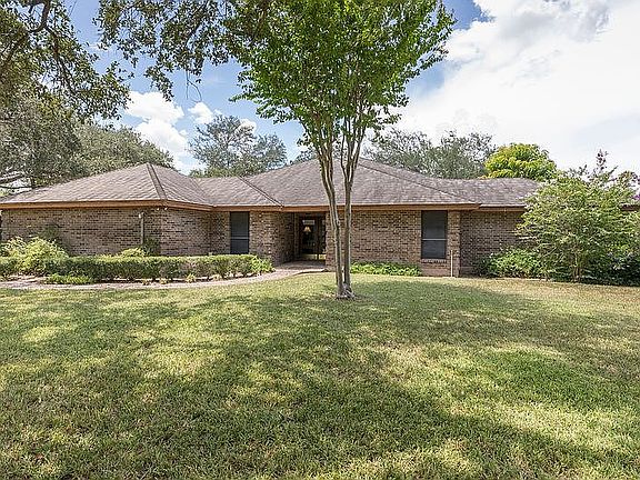 3rd image of 1509 McKee Dr