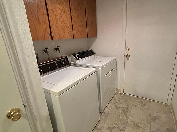 Laundry room connecting to two car garage