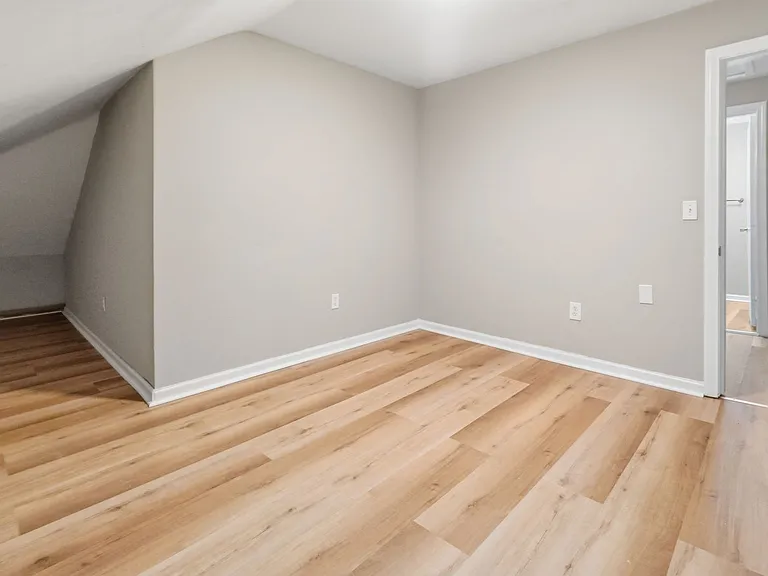 13 Oak St — Photo 12