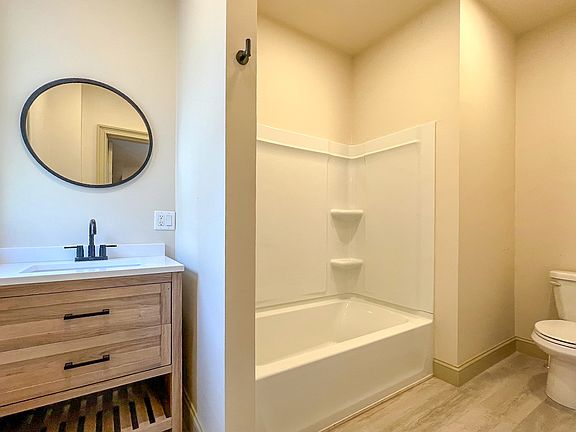 4th image of 244 Edwards St #5