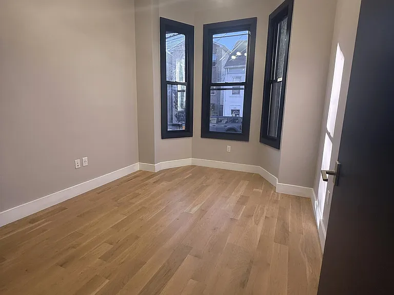 172 New York Ave #1L — Photo 3