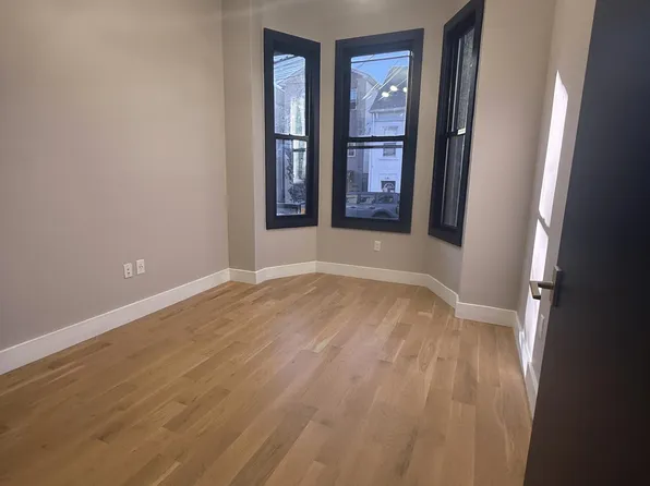 172 New York Avenue image 2 of 6