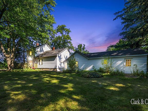 3rd image of 5868 Lake Michigan Dr