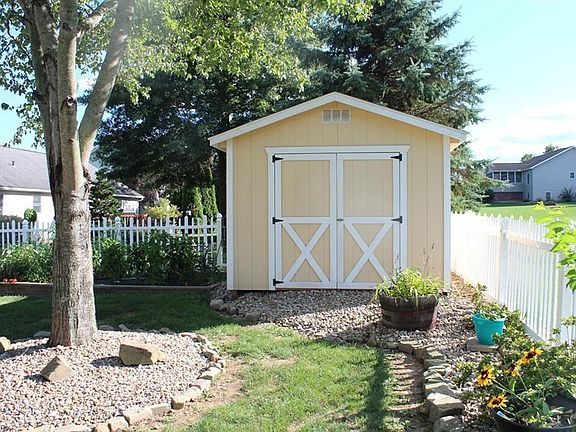 2nd image of 2597 Shamrock Way