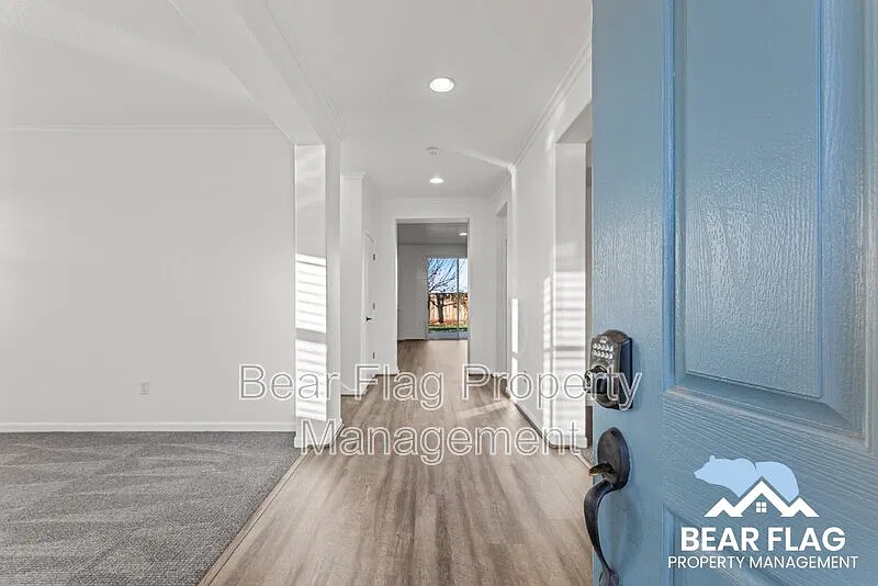 5 bed, 3.5 bath, 2984 sqft, $3,850 — Photo 4