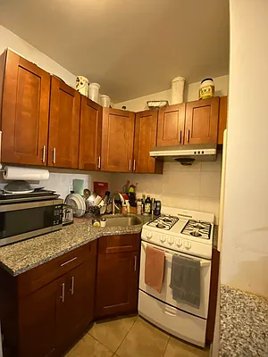 Rented by King Zone Realty Inc | media 11