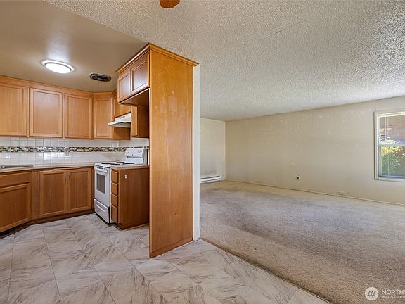 4th image of 2202 S Melrose Street