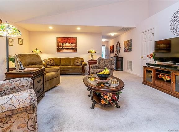 3rd image of 255 Highland Golf Dr