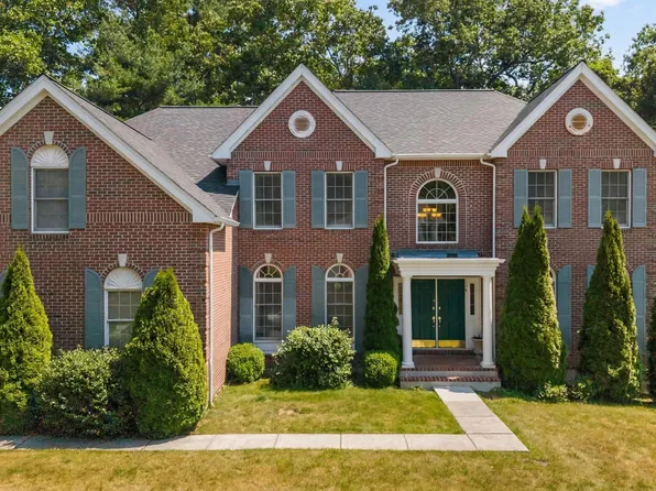 10 Hemingway St, Shrewsbury, MA 01545