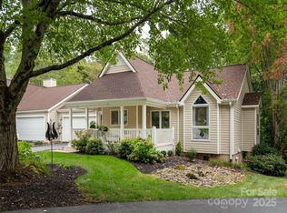 210 Black Oak Ln, Hendersonville, NC 28791